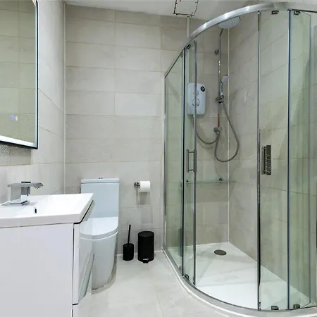 1-bed Near Centre Apartment *