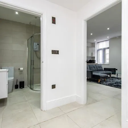 1-bed Near Centre * Bradford (West Yorkshire)